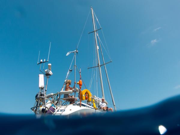 Badestopp på 4000 meters vanndyp, med 600km til nærmeste kyst.